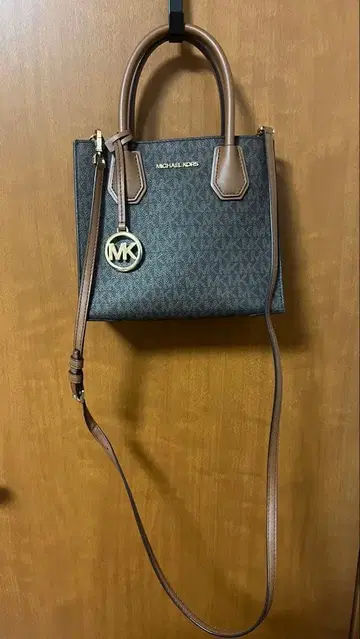 MICHAEL KORS 브라운 숄더백