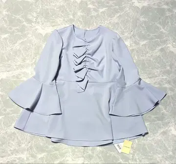 새상품 CADUNE 프론트 셔링 플레어 슬리브 블라우스 블루 38