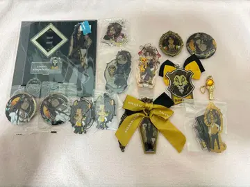 레오나 아크릴 키링 캔뱃지 세트