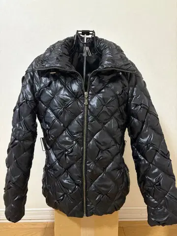블랙 퀼팅 다운 자켓 광택 구제 의류