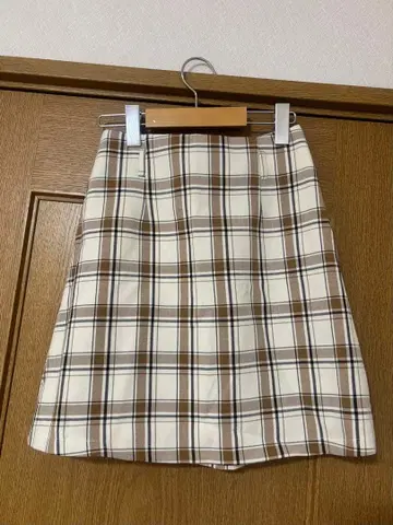 체크 무늬 미니 스커트 베이지 계열