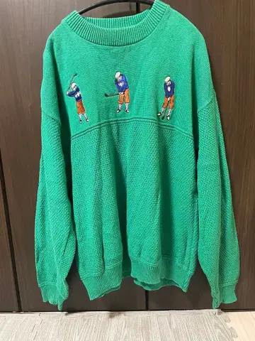 그린 골프 플레이어 자수 크루넥 스웨터