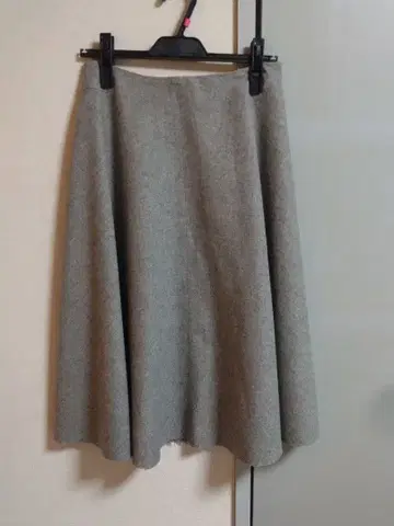 ASTRAET 스트럿 울 플레어 스커트