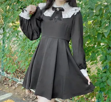 ROJITA 브로치 포함 데콜테 레이스 원피스