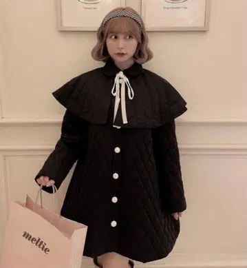 meltie 퀼팅 케이프 코트 블랙 블랙