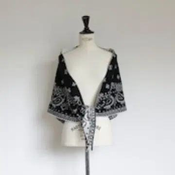 Gypsohila 지프소피아 페이즐리 니트 스톨