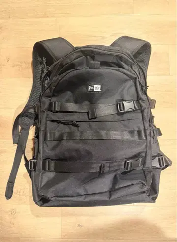 뉴에라 커리어 팩 35L 블랙 (새상품급)