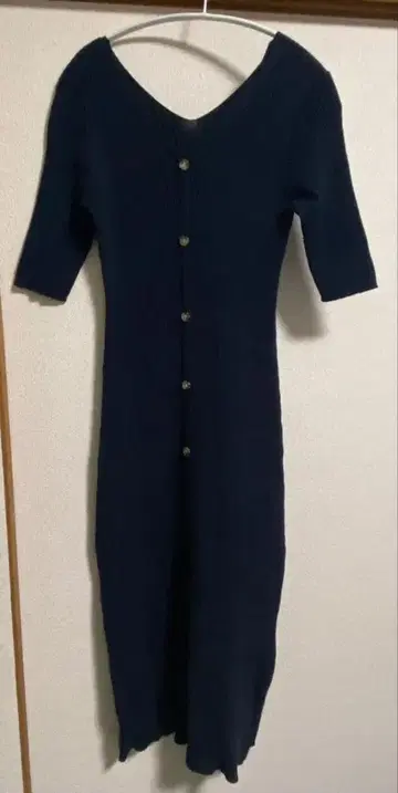 노엘라: 네이비 V넥 니트 원피스 반팔