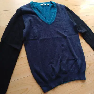 유니클로 캐시미어 100% V넥 긴팔 니트 M