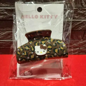 LOWRYS FARM HELLO KITTY 퀼팅 반클립 레오파드 키티