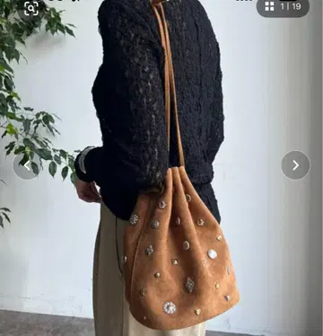 DouDou 스웨이드 스터드 드로스트 백