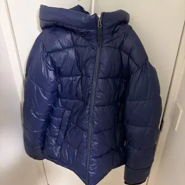 네이비 후드 부착 다운 자켓