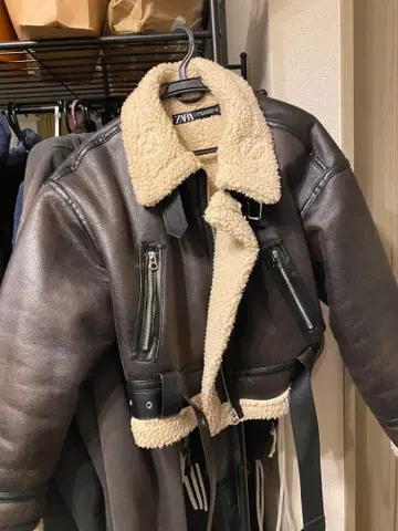 [ ZARA ] 무스탕 자켓