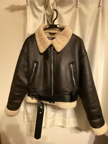 [ ZARA ] 무스탕 자켓