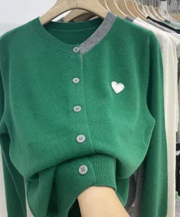 원 포인트 하트 자수 니트 가디건 deux amour 그린