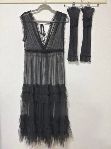 주노아 튤 티어드 원피스 + 시어 암커버 블랙 프릴 레이스