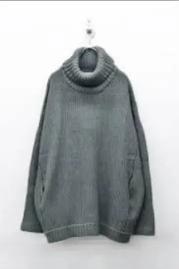 그린 터틀넥 오버 사이즈 니트