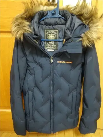 칼카니 M 사이즈 네이비 다운 자켓