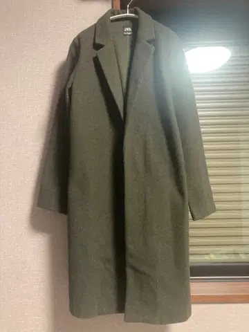 ZARA 다크 그린 체스터 코트