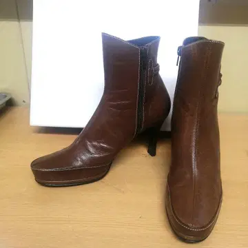 Glorious Gigot 글로리어스 지고트 여성용 숏부츠 브라