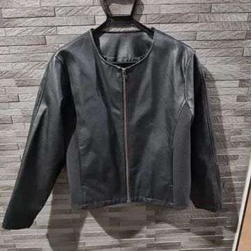 블랙 가죽 느낌 크롭 자켓