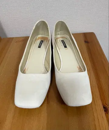 ZARA 화이트 스퀘어토 펌프스