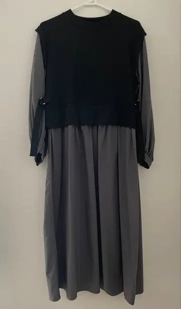 블랙과 그레이의 긴팔 롱 원피스