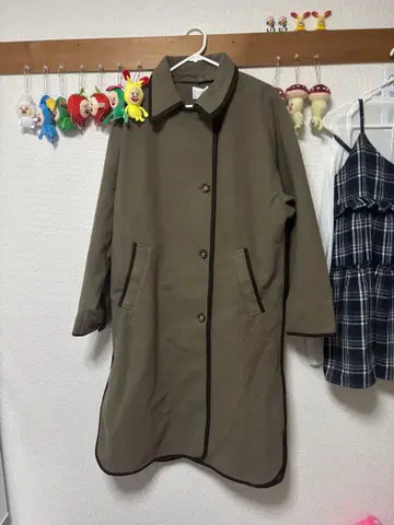 브라운 롱 코트 버튼 포함