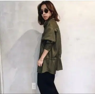 AMERI 올리브색 밀리터리 자켓