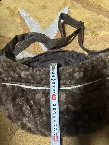 브라운 퍼 숄더백