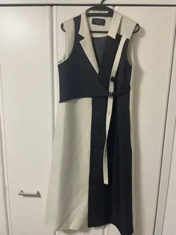 UNITED TOKYO 슬리브리스 원피스 블랙/베이지