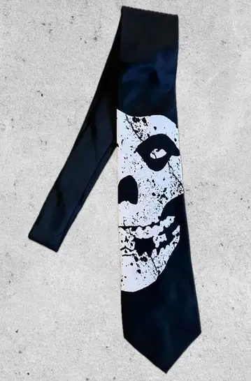 스컬 프린트 넥타이 블랙