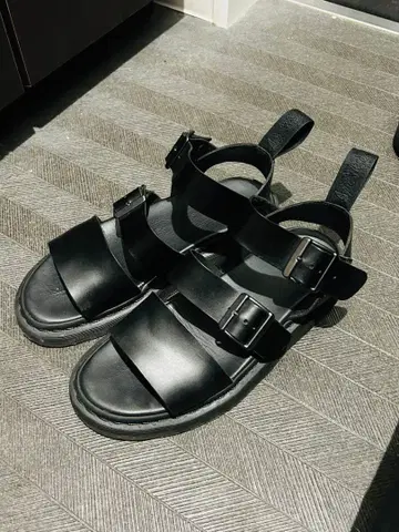 닥터마틴 샌들 가죽