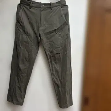 올리브 그린 슬랙스 벨트 루프 포함