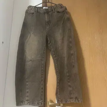 브라운 스트레이트 레그 데님 팬츠