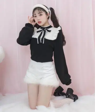 Honey Cinnamon 절개 프릴 보타이 니트탑