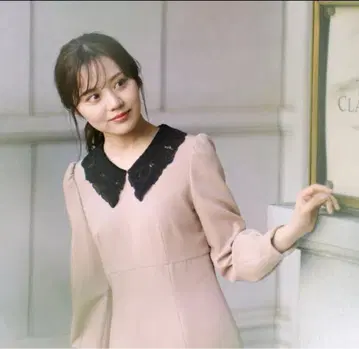 레이스 달린 옷깃 원피스