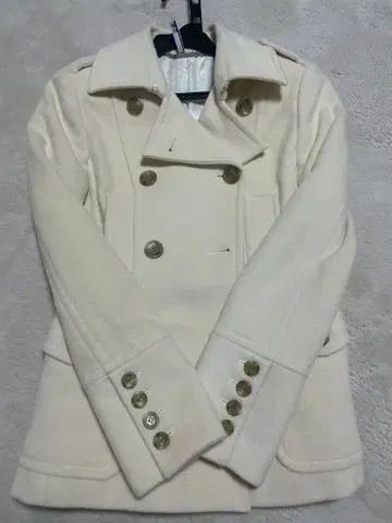 아이보리 더블 브레스트 피 코트 M 사이즈