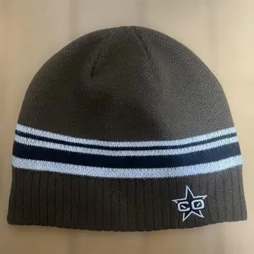 CASH ONLY STAR SKULLY BEANIE