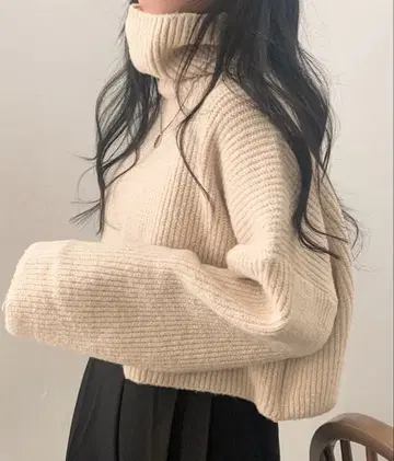 리브 편직 터틀넥 스웨터 아이보리
