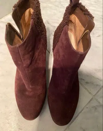 다크 브라운 앵클부츠 지퍼 포함