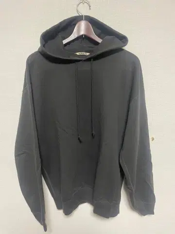 AURALEE 블랙 후드 부착 후드티