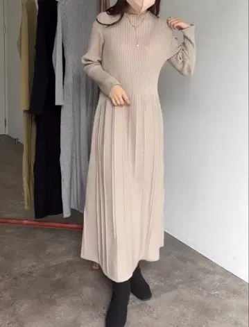 베이지 리브 니트 원피스 긴팔