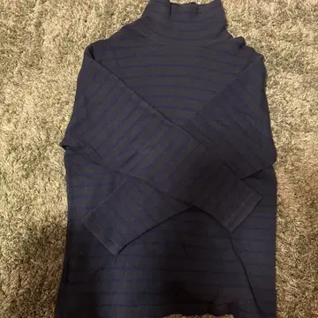 BEAMS+ 네이비 스트라이프 터틀넥 M