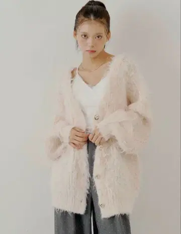 chico 금장 버튼 샤기 루즈 가디건