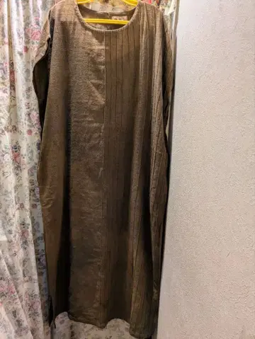 브라운 슬리브리스 플리츠 원피스