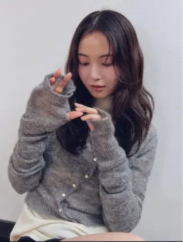 Andequal wave design sheer knit