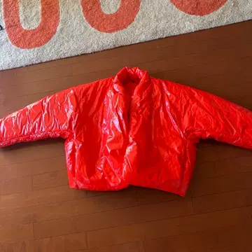 YZY XL 레드 다운 자켓