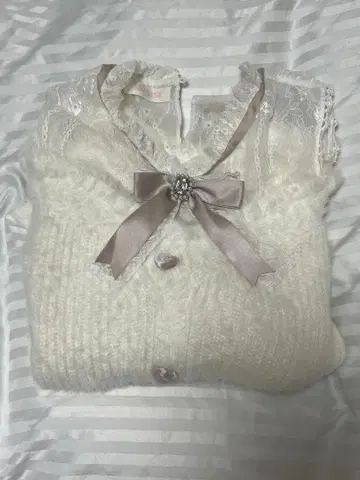 LIZLISA 레이어드 스타일 어깨 트임 니트