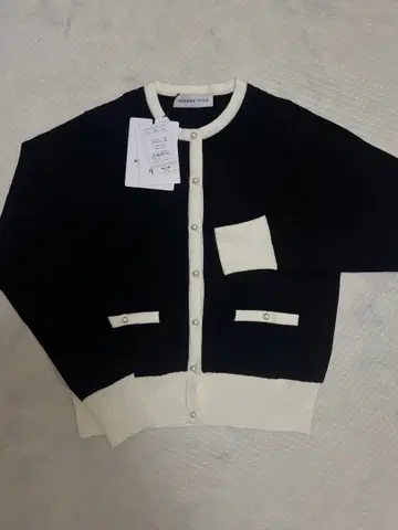 AVENIRETOILE 바이컬러 펄 버튼 니트 가디건